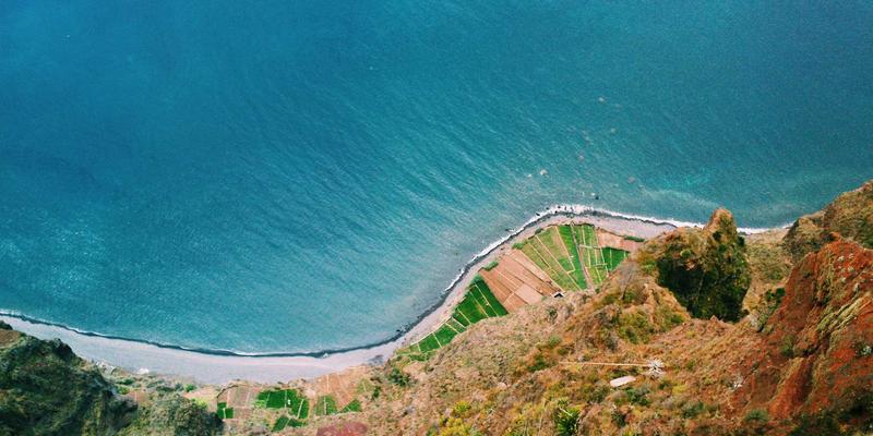 河北石材加工深度解析：人造石与天然建筑石材的对比与选择